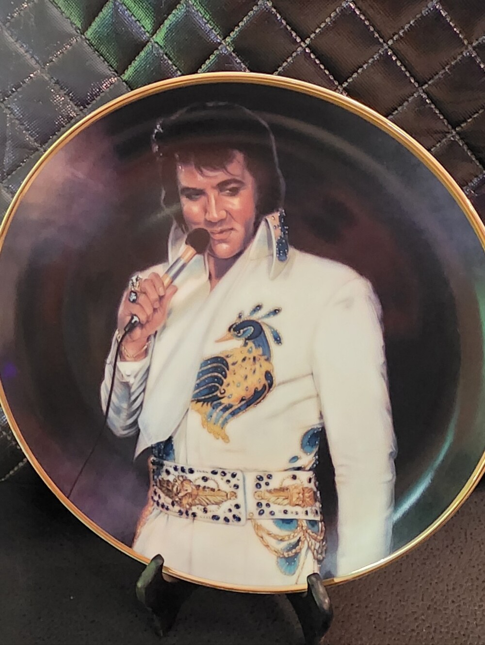Elvis, Collector Decorative Portrait Plate in White and Gold